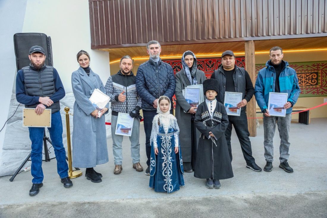 В г. Тырныаузе торжественно открыли арт-остановку «Музей кийиза под открытым небом»!